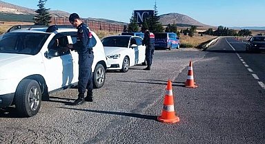 Kütahya'da jandarmadan aranan şahıslar uygulaması