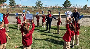 Kütahya'da jandarmadan "Dünya Kız Çocukları Günü" etkinlikleri