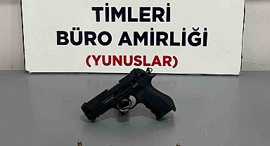 Kütahya'da silah ve uyuşturucu bulunan araçtaki 2 kişi gözaltına alındı