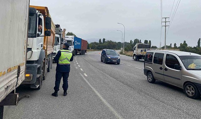 Kütahya'da yük ve yolcu taşımacılığı yapan araçlar ile sürücüler denetlendi