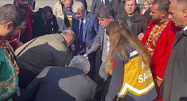 Kutlamada fenalaşan mehteran bölükbaşına ilk müdahaleyi milletvekilleri yaptı
