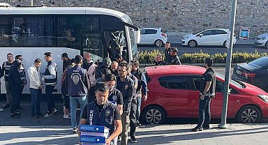 Liderliğini berberin yaptığı suç örgütüne yönelik operasyonda 54 şahıs tutuklandı