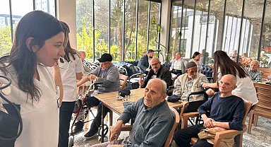 Lise öğrencilerinden huzurevi sakinlerine sağlık taraması