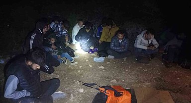 Makilik alana gizlenen 25 düzensiz göçmen yakalandı