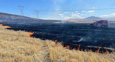 Malatya'da bin dönümlük anız yangını kontrol altına alındı