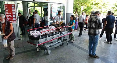 Malatya'da depreme hastanede yakalanan bazı hastalar dışarı çıkarıldı