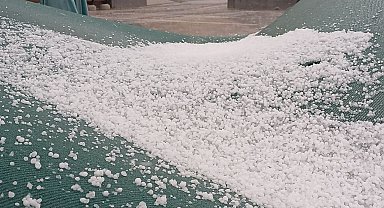 Malazgirt'te yağmur ve dolu etkili oldu