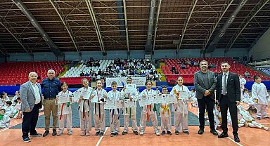 Manisa BBSK'lı karateciler bir üst kuşağa terfi etti