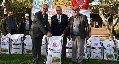 Manisa Büyükşehir'in tohum desteği devam ediyor