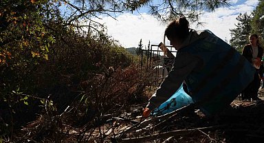 Manisa'da el ele verip ormanı temizlediler
