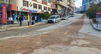Mardin'da köstebek yuvasına dönen yollar vatandaşı çileden çıkardı