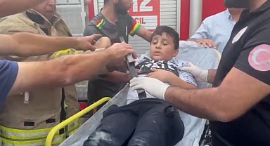 Mardin'de damdan düşen çocuğun koluna demir korkuluk saplandı