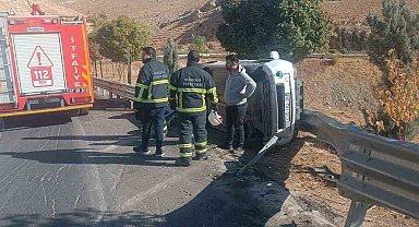 Mardin'de hafif ticari araç devrildi: 1 yaralı