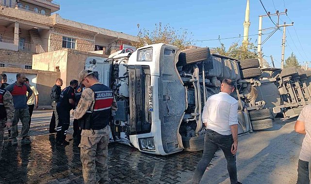 Mardin'de kontrolden çıkan tır devrildi: 1 yaralı