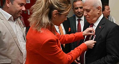 Meme kanserine 'pembe kurdele' ile dikkat çekildi