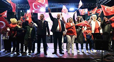 Menemen'de binler, cumhuriyet aşkıyla yürüdü