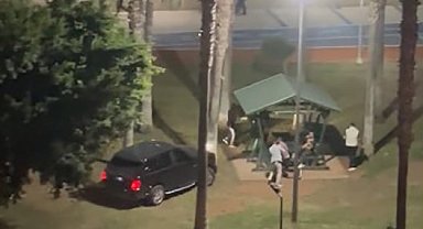 Mersin'de film sahnesini aratmayan görüntüler: Aracını kalabalığın üzerine sürdü