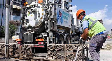 Mersin'de yağışlara karşı ızgara temizlikleri yapılıyor