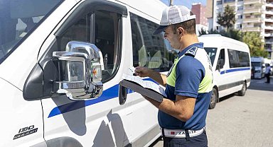 Mersin'de zabıta ekipleri okul servislerini denetliyor