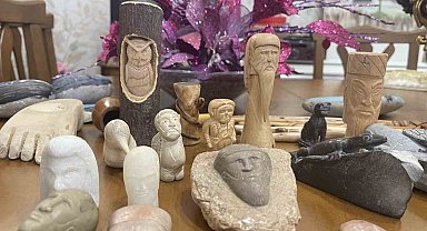 Meyve bıçağıyla başladı, evinin balkonunu sanat atölyesine dönüştürdü