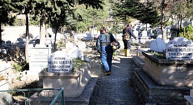 Mezarlıklarda kış temizliği