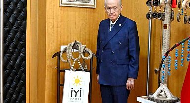 MHP Lideri Bahçeli, Dervişoğlu'nun kürsüden fırlattığı ipi odasına astı