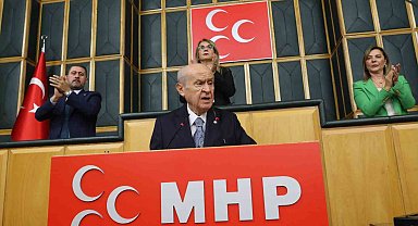 MHP Lideri Bahçeli: "Devleti milletten ayırmak, milleti devletten ayrıştırmak su katılmamış bölücülüktür."
