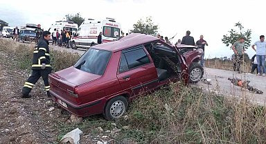 Minibüsle otomobil kafa kafaya çarpıştı: 2 yaralı