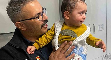 Minik Emir'in parmağı resepsiyon ziline sıkıştı