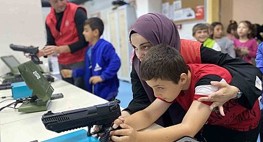 Minik öğrenciler Gençlik Merkezini inceledi