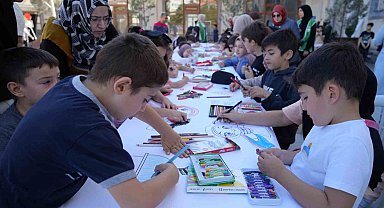 Minik yürekler, çizdikleri resimlerle Filistin'e destek vererek savaşa 'dur' dedi