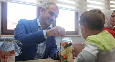 Minikler turşu kurdu