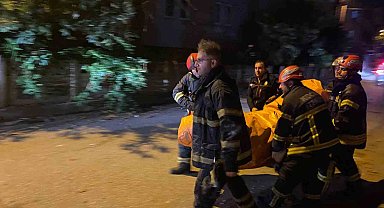 Misafirliğe gittiği evin çatısına çıkıp ekipleri seferber etti