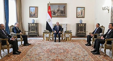 Mısır Cumhurbaşkanı Sisi, İran Dışişleri Bakanı Arakçi ile bir araya geldi