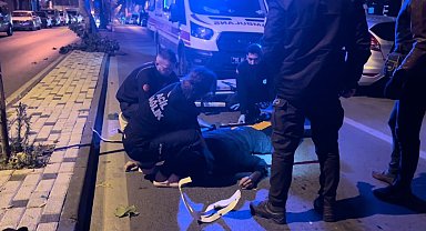 Motosiklet yola atlayan yayaya çarptı: 1 ölü, 2 yaralı