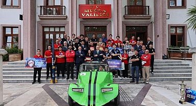 Muğla Valisi Akbıyık Teknofest'te ödül alan gençlerle bir araya geldi