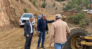 Muhtar Çiftçi: "Vatandaşlarımızın daha rahat seyahat edebilmeleri için yolları onarıyoruz"