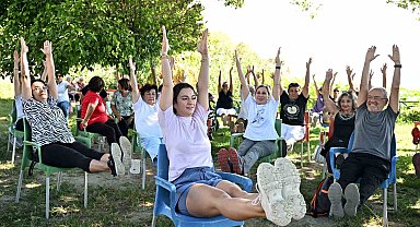 Muratpaşa'dan yaşlılar için yoga etkinliği