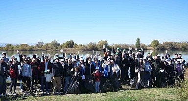 Muş'ta 500 genç el ele çöp topladı