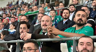 Mustafa Varank, Bursaspor maçını taraftarla izledi