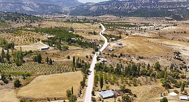 Mut'ta yol bakım çalışmaları sürüyor