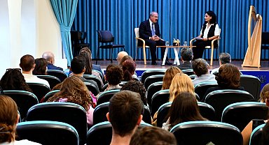 Müzikçe Söyleşiler Etkinliğinin Konuğu Vali Toraman Oldu