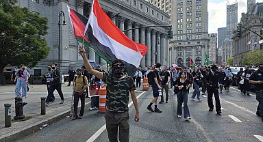 New York'ta binlerce Filistin yanlısı, İsrail saldırılarını 1. yılında protesto etti