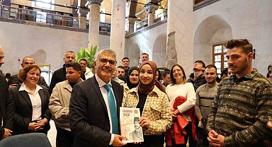 Niğde Valisi Çelik, yazar kimliği ile öğrencilerle buluştu