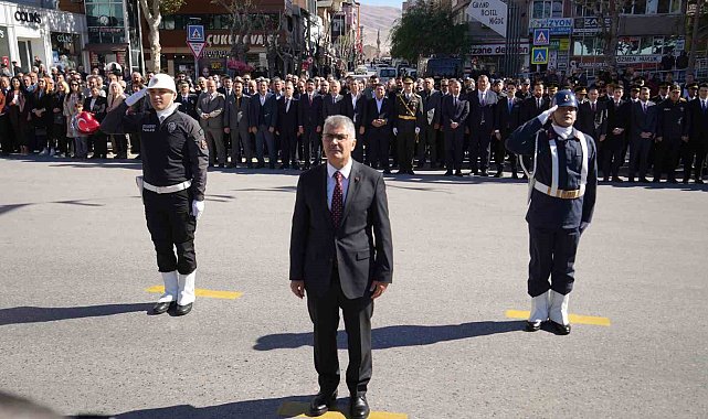 Niğde'de 29 Ekim kutlamaları çelenk sunma töreniyle başladı