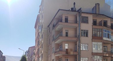 Niğde'de apartmanın çatısında çıkan yangın paniğe neden oldu