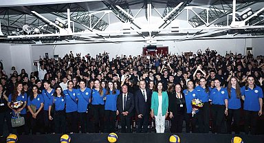 Nilüfer Belediyespor Eker Kadın Voleybol Takımı, öğrencilere altın tavsiyeler