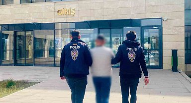 Nitelikli dolandırıcılık suçundan aranan şahsı polis yakaladı