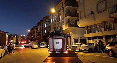 Ocaktaki tencere aspiratörü tutuşturdu, eli yanan ev sahibi hastaneye kaldırıldı