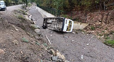 Öğrenci servisi devrildi: 9 yaralı